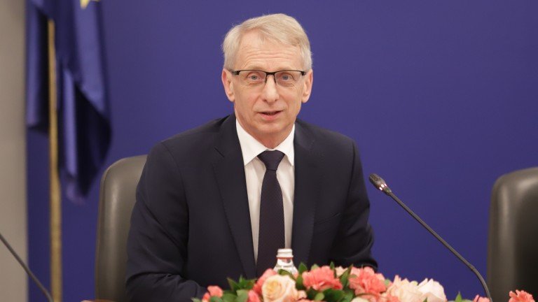 миг радост пълно единодушие махна главата денков