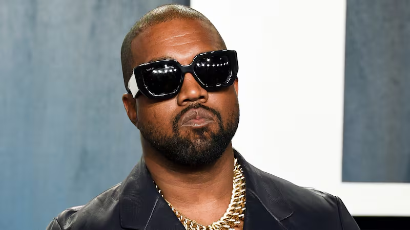 kanye west стана първият рапър оглавява ldquohot 100rdquo три десетилетия