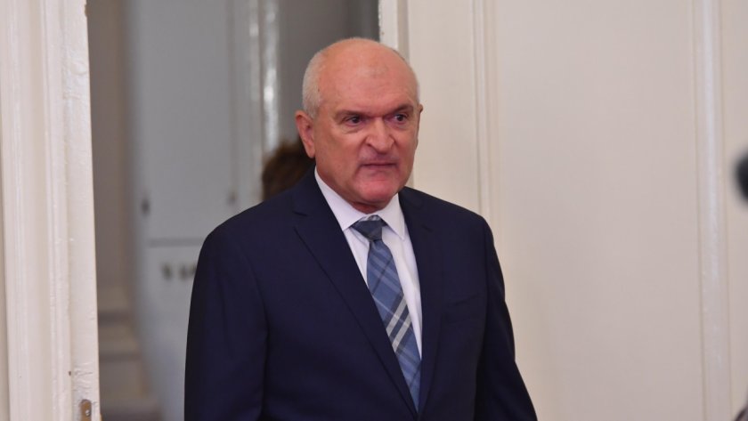 димитър главчев пет дни попълни състава служебното правителство
