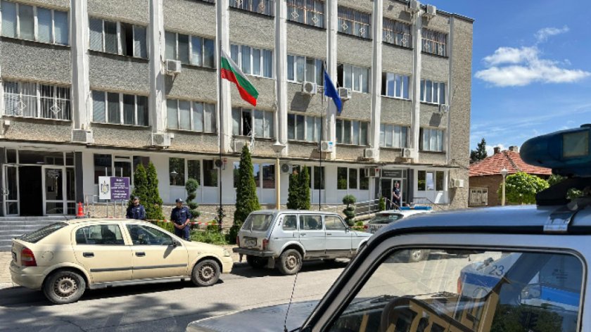задържан мъж хвърли сградата районното казанлък