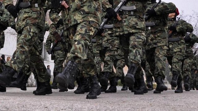 армията българия продължава намалява