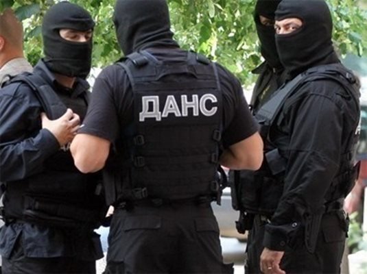 разбиха международно опг арестуваха българи