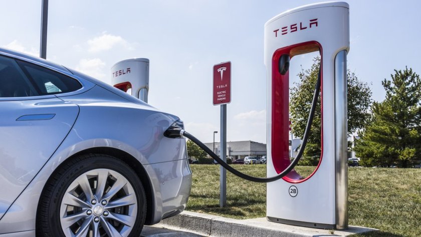 tesla дава 500 млн долара повече зарядни станции