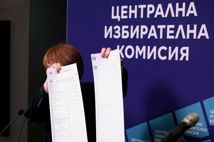 утвърдиха образците бюлетините предстоящите избори