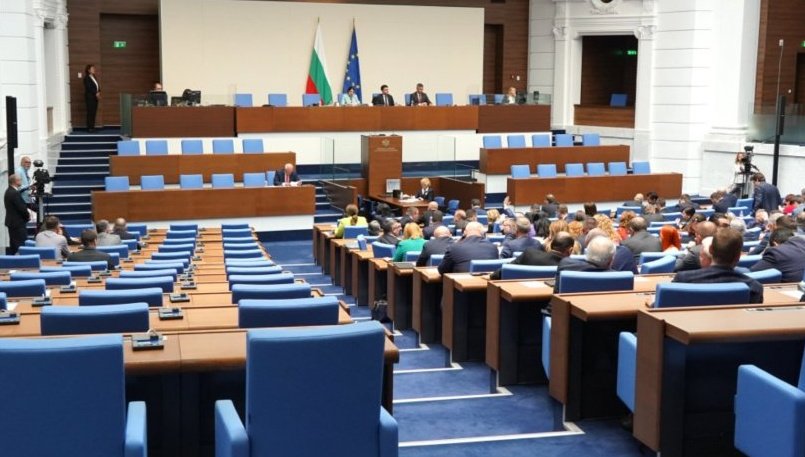 събра кворум започва извънредното заседание