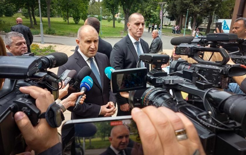 президентът румен радев безпощаден коментар политическите нелепици българия