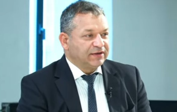 димитър гърдев макрон наблюдава конфликта украйна разхождайки сена лесно говориш 5000