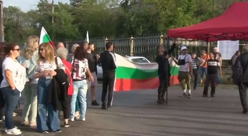 протестиращи продължават блокадата международния път русе свиленград гълъбово