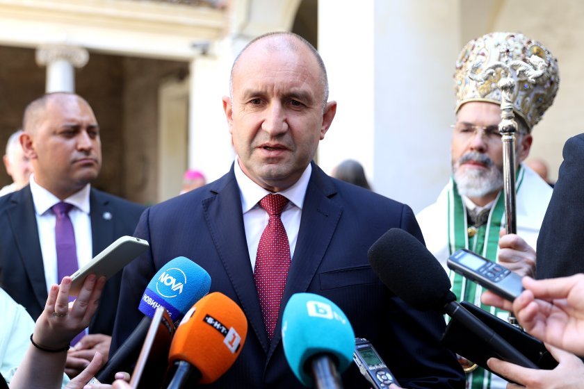 румен радев честит светъл празник всички