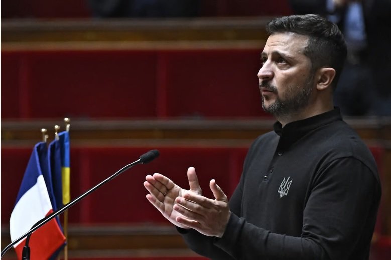 смях устата зеленски франция нацизмът възражда