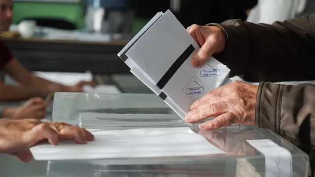 куриози бургас председател избирателна комисия двама заместници избягаха