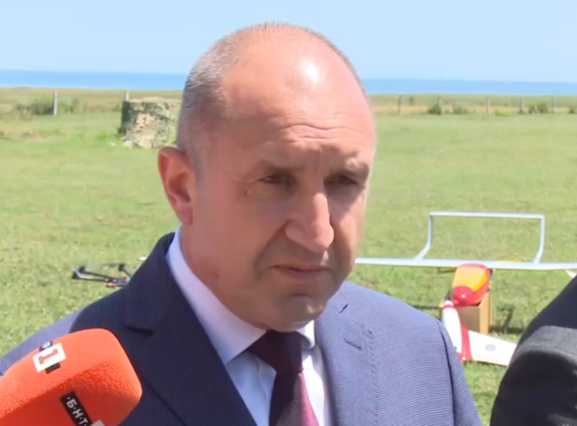 президентът радев едните лидери скриха фейсбук другите разбягаха селата трети хванаха гората