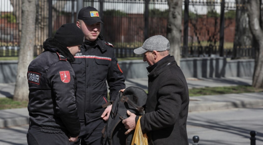 полицията задържа около протестиращи подкрепящи молдовската опозиция
