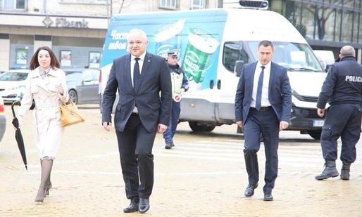 полицаи пазили демерджиев народната любов полицаи бона месец