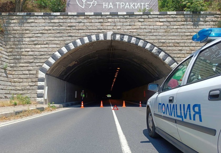 старият тунел железница симитли оставен без осветление маркировка