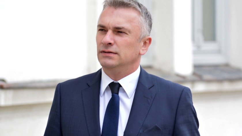 депутатът джейхан ибрямов зарязал секретарката доган малки деца вкарал любовницата виолета дпс снимки