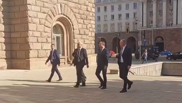 костадинов колегите ldquoвъзражданеrdquo пристигнаха президента консултациите видео