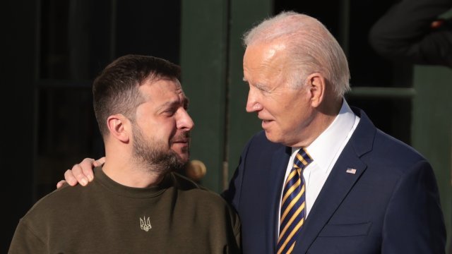 зеленски байдън трудно силно решение