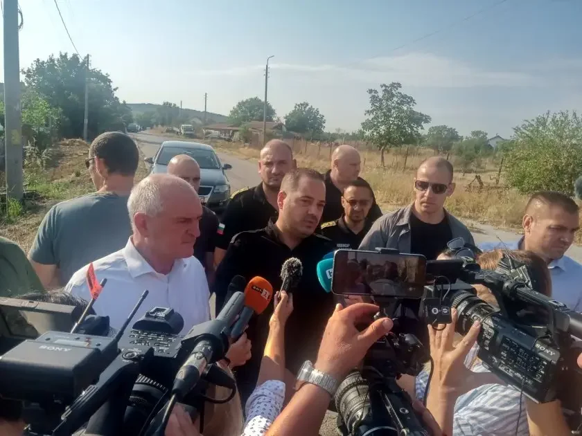 калин стоянов работим три фронта