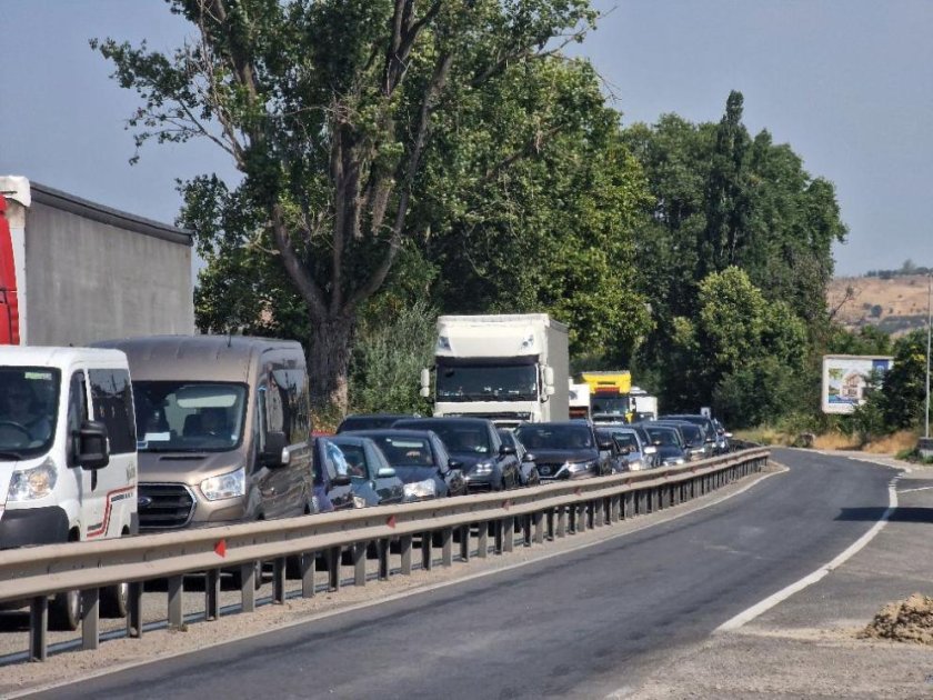 два километра колона автомобили гкпп кулата