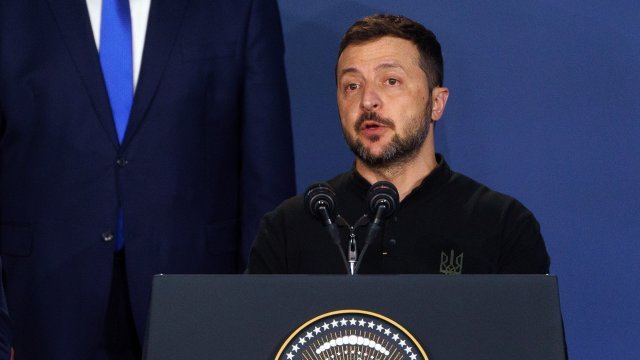 володимир зеленски идва военна помощ