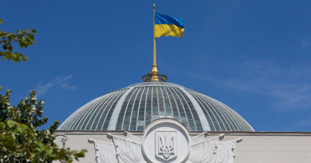 парламентът украйна удължи военното положение