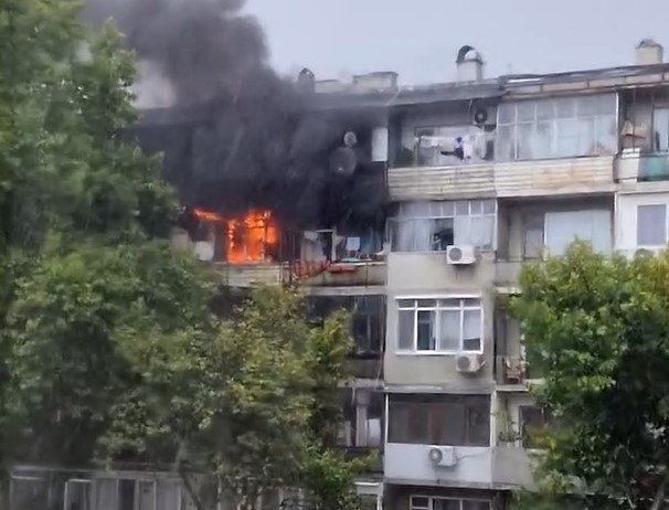 брутално мълния запали блок пловдив