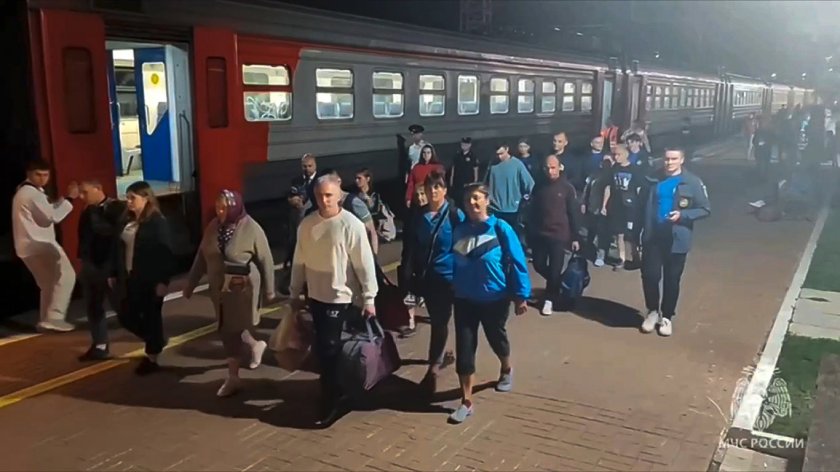 русия евакуирала хиляди души курска област