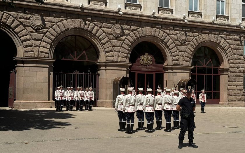 смяната караула президентството предизвика истински фурор видео