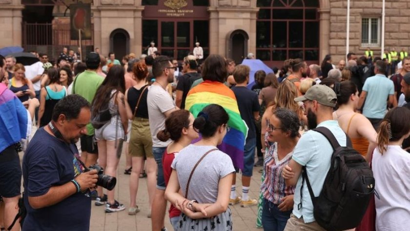 протест контрапротест софия забрана лгбт теми училищата снимки
