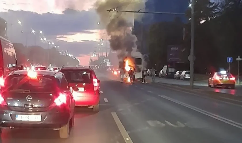 автобус запали цариградско шосе софия