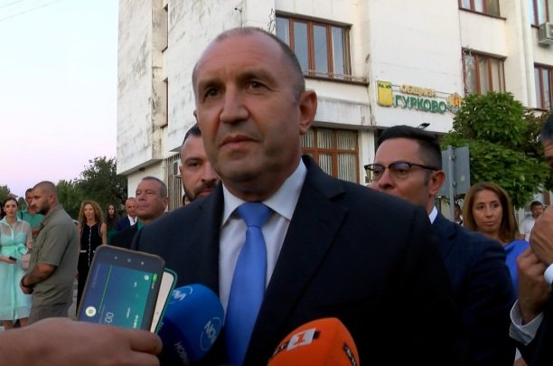 президентът радев компроматната война вкарва българия задънена улица