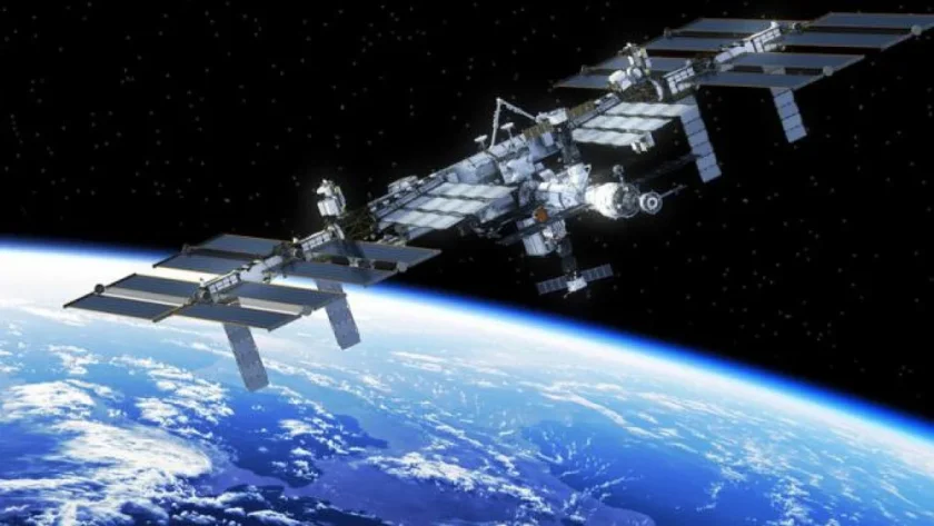 spacex спасява двамата астронавти блокирани мкс