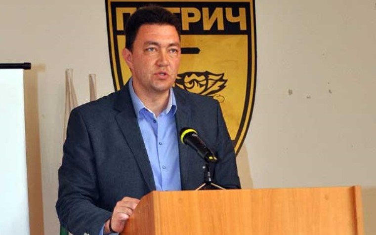 петричкият кмет феодал димитър бръчков продължава търси покровител партията майка герб вдигнаха мерника