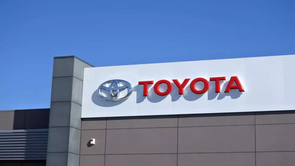 toyota вече спонсорира парадите лгбт