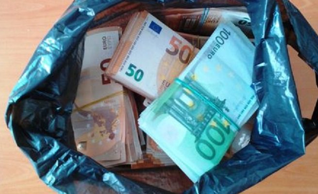 мъж забрави торба 000 евро паркинг стара загора