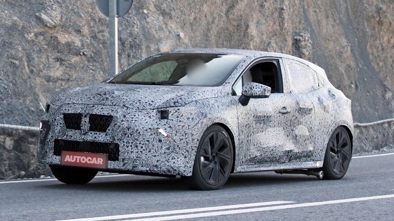 renault clio 2025 завръща хибридни опции освежен дизайн снимки