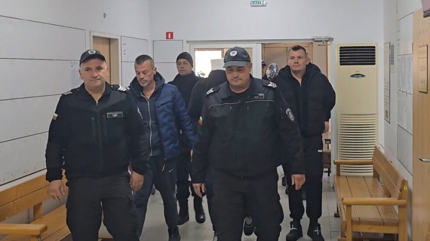 ареста остават четирима задържаните пловдив контрабандни цигари