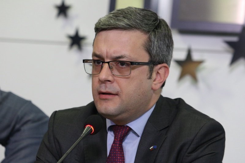 биков подкрепяме атанасов сам себе част управленско мнозинство