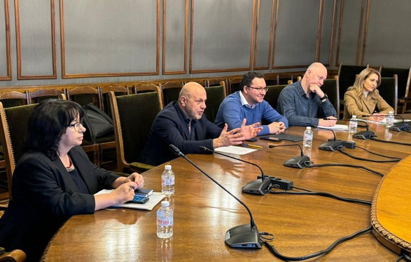герб продължава преговорите снимки