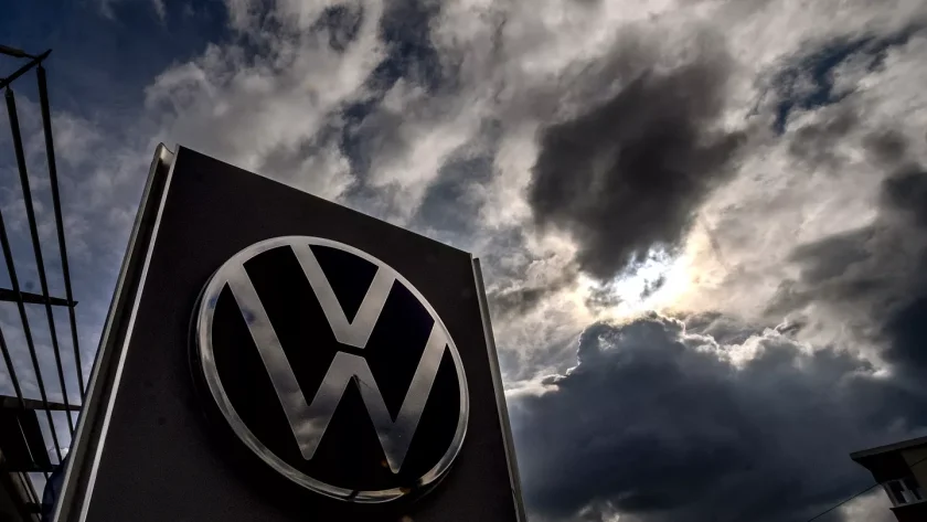 000 служители volkswagen стачкуват