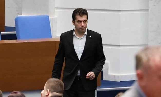 кирил петков лежи осем години оронване престижа изпълнителната власт