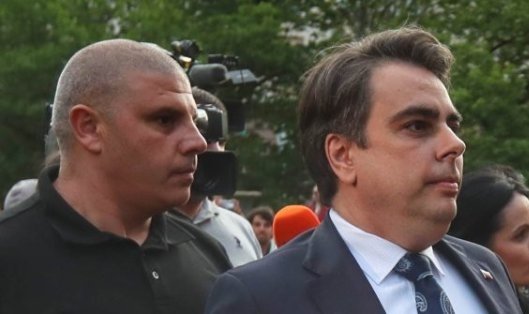 сивият кардинал иван модев бил менторът събирача кинти асен василев