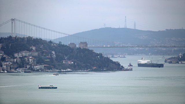 истанбулският босфор затворен временно заради издирване изчезнали деца