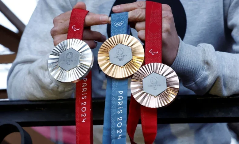 дефектни ръждиви 100 спортисти върнаха олимпийските медали париж 2024