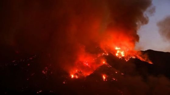 горски пожари лос анджелис хиляди евакуирани опожарени домове