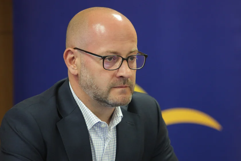 радан кънев похвали вените течала еврейска кръв