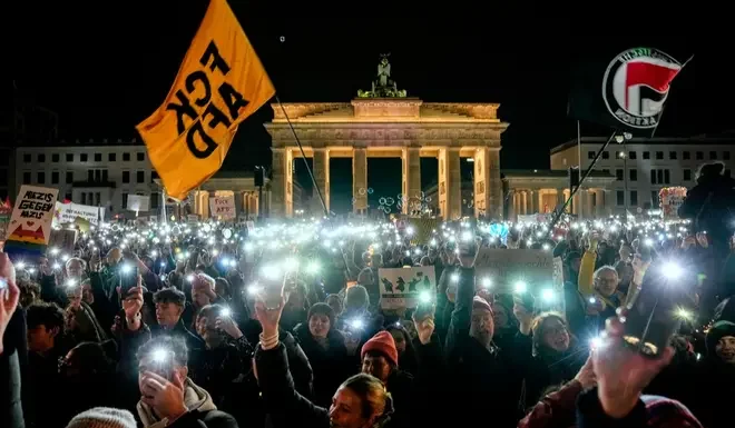 масови протести германия спорен миграционен закон подкрепен крайната десница снимкивидео
