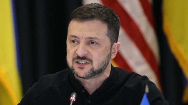 зеленски критикуван нарушаване женевските конвенции публикуване видеа военнопленници