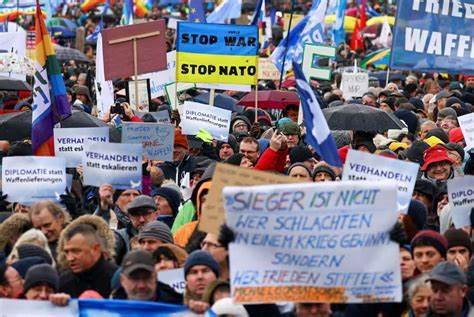 заплахи насилие митинг берлин